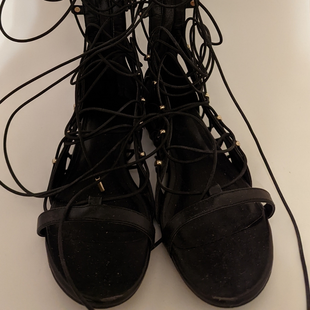 Knee high strappy Gladiator shoe size 6